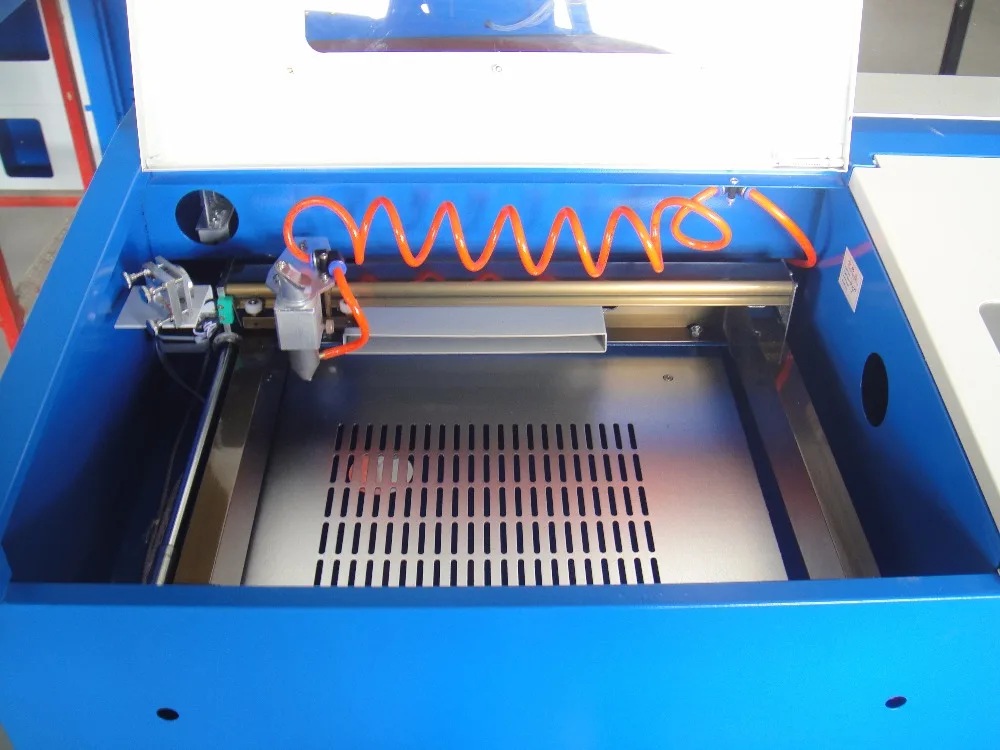 Engraver with High Precise Wood Cutter 40W CO2 USB Laser Engraving Cutting Machine