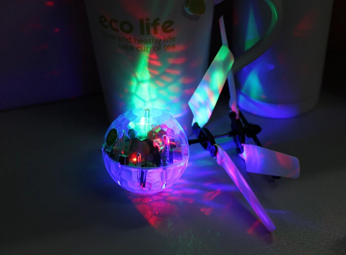 Новый Красочный летающий шар вертолет с музыкой высота индуцированный датчик