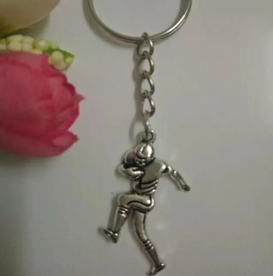 Спортивный подарок брелок для спортсменов с треком и полевой тематикой Модная