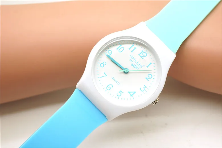Часы женские Кварцевые водонепроницаемые с силиконовым ремешком и ультратонким