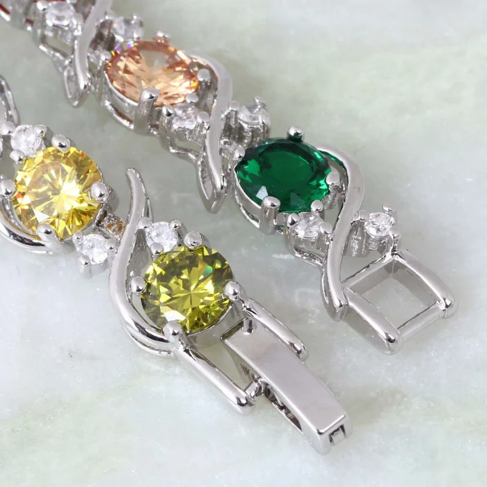 Изысканные браслеты серебряного цвета с разноцветным кубическим цирконием