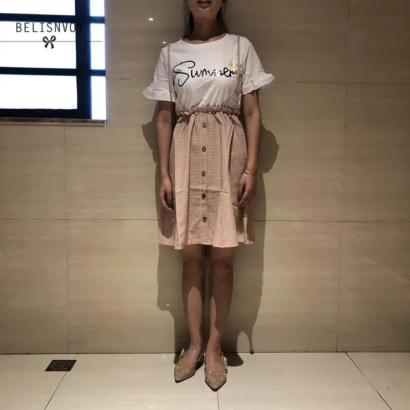 Женское платье с подтяжками розовое элегантное в клетку буквенным принтом стиле