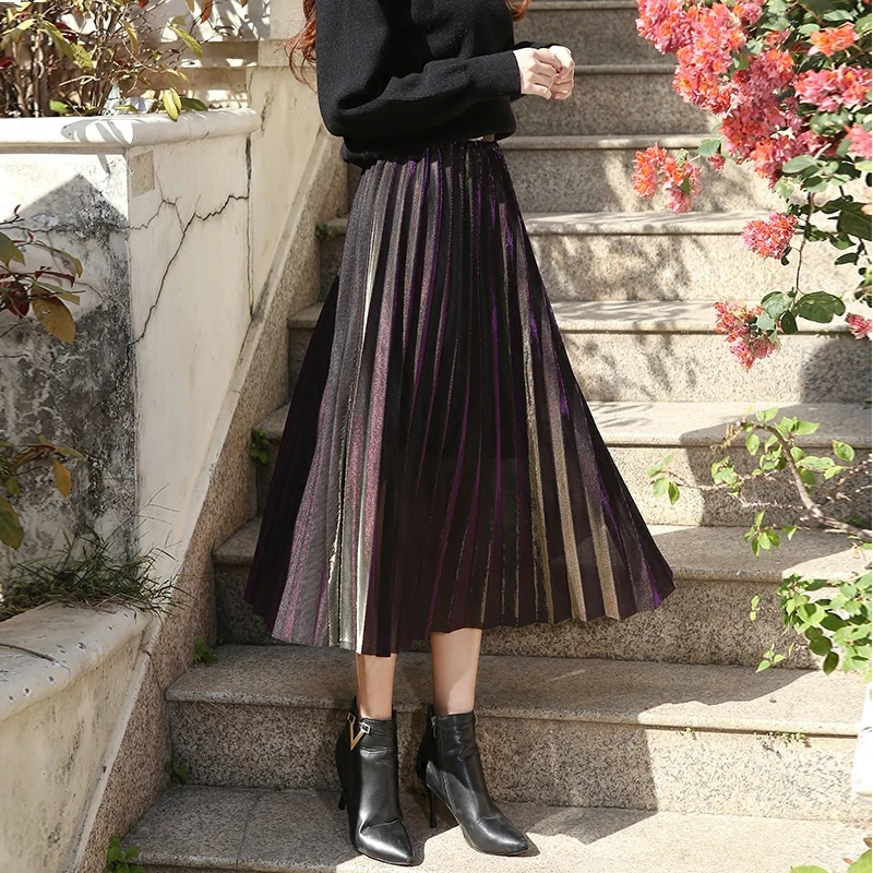 Женская плиссированная юбка средней длины в полоску с металлическим блеском