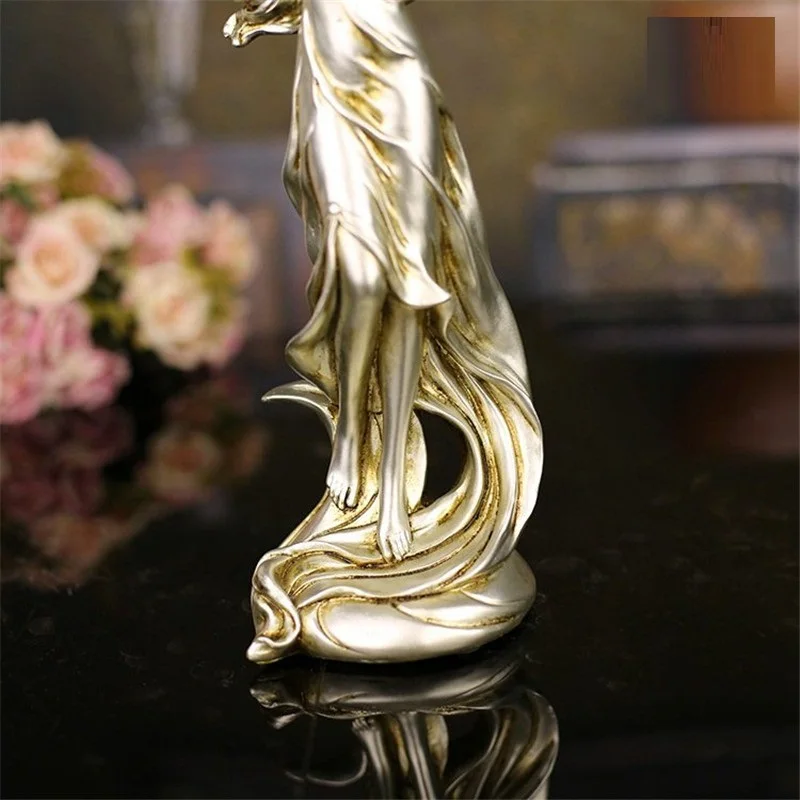 

Classical Lady Sculpture Candelabra Decorative Polyresin Vintage Candle Holder Dinning Table Art and Craft Ornament R1167