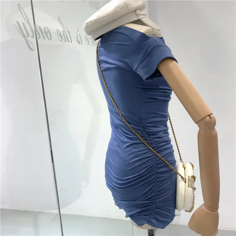 Женское летнее платье с коротким рукавом однотонное облегающее