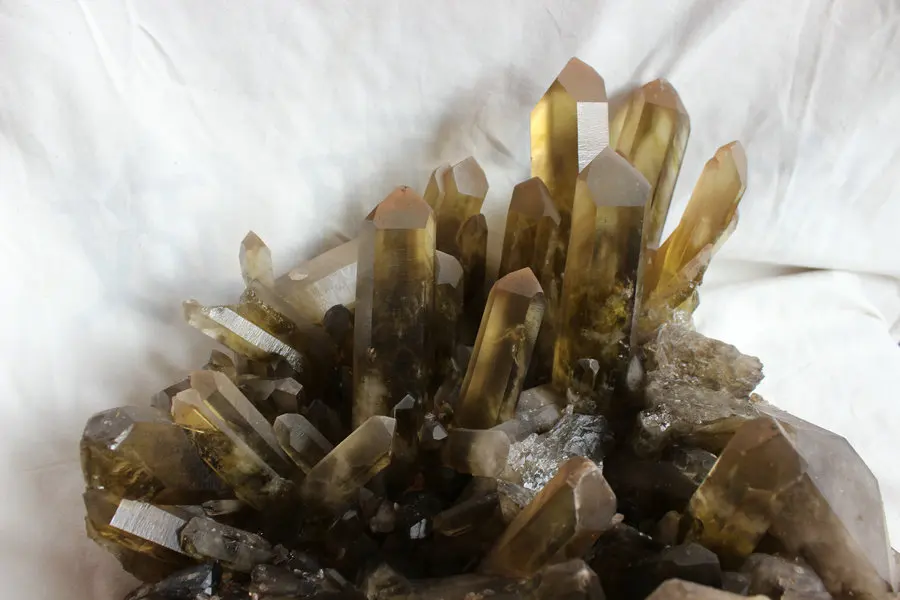 Огромный необработанный натуральный дымовой цитрин кварцевый кристаллический