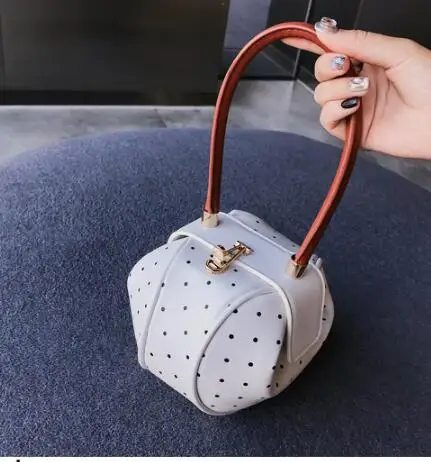 

Женская сумка из ПУ кожи, с заклепками и ручками сверху