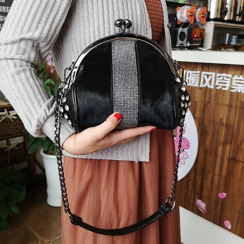 Женская сумка мессенджер Laether через плечо из натурального меха лошади с цепочкой