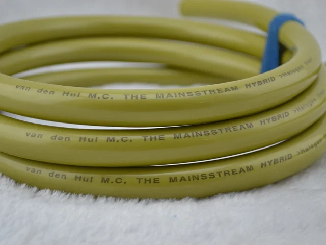M.C the mainsstream Hybrid Halogen Free power cable sold per meter | Электроника