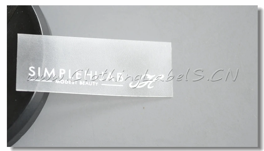 Прозрачная 3D пользовательская ПВХ резиновая этикетка для одежды брендовые