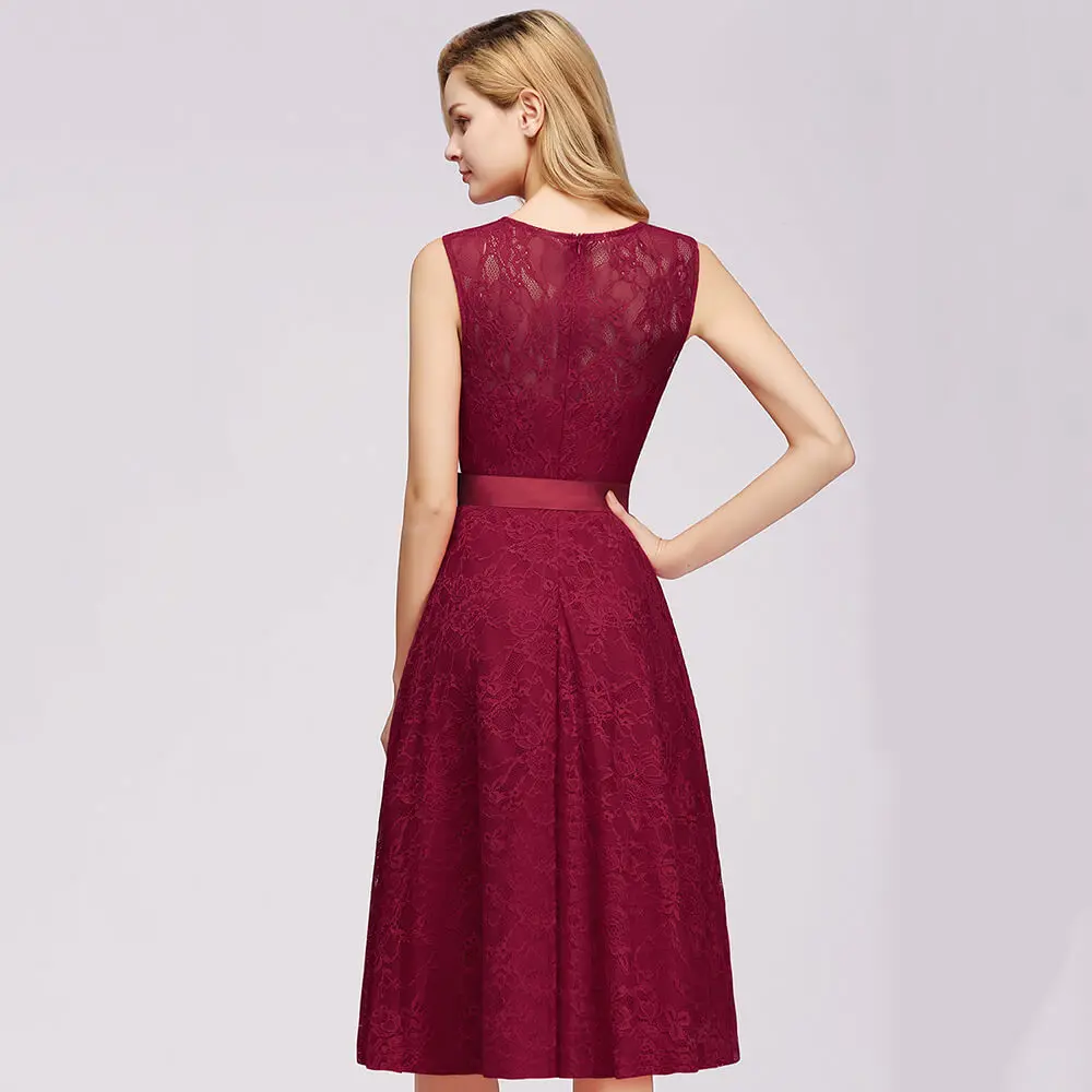 Женское короткое вечернее платье бордовое кружевное трапециевидной формы со