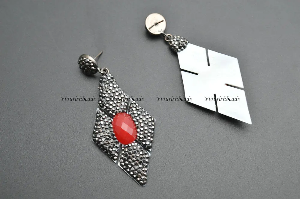 Серьги подвески с красным камнем на белом корпусе в форме ромба|earrings fashion|black