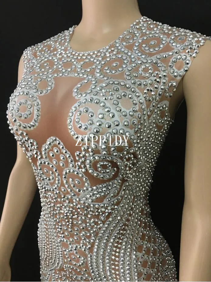 Модное серебристое платье с перьями для празднования дня рождения женское