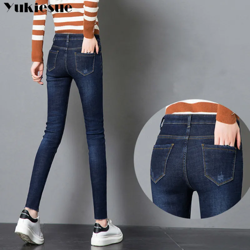 Теплые зимние джинсы с вышивкой женские облегающие Стрейчевые вельветовые для