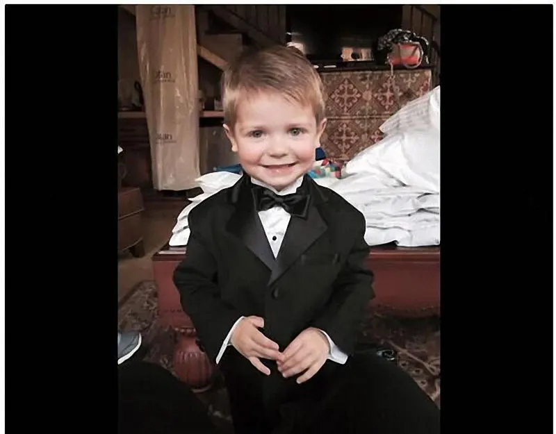 Высококачественный костюм-смокинг для маленьких мальчиков на свадьбу детский