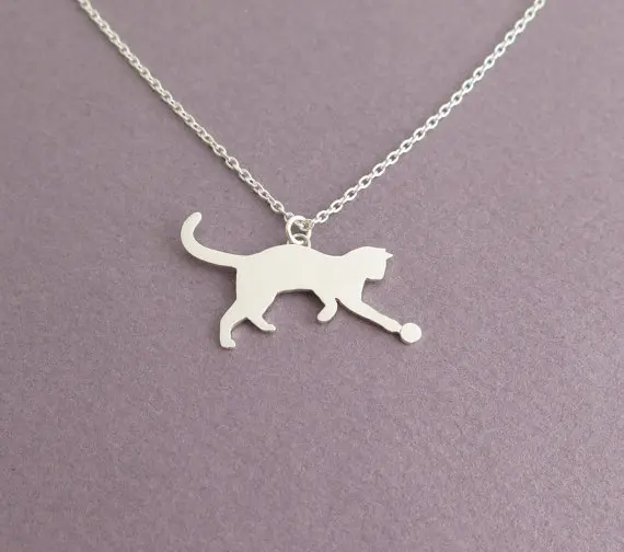 Кот играющий с мячом ожерелье | Украшения и аксессуары