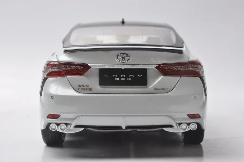Модель литья под давлением 1:18 для Toyota Camry Sport 2018 игрушечный автомобиль из белого