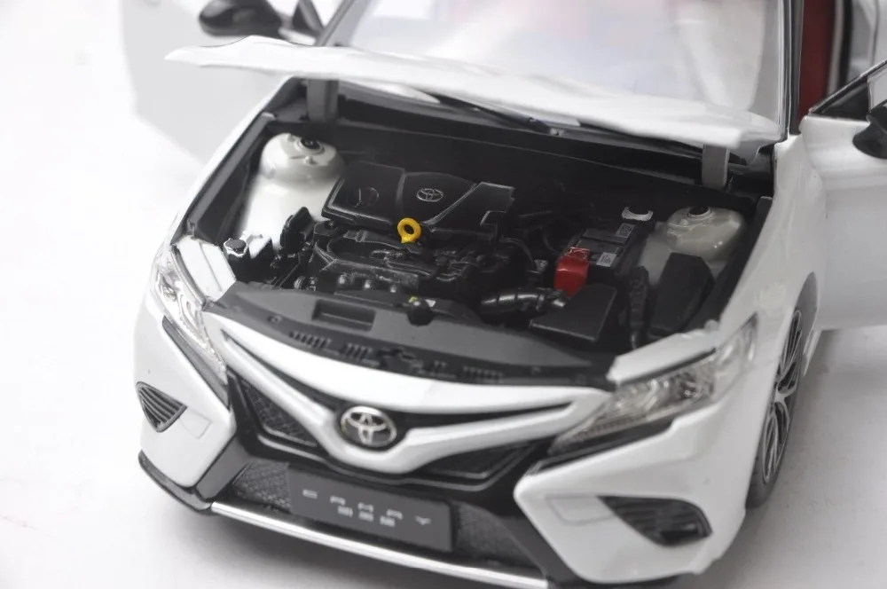 1:18 литая под давлением модель для Toyota Camry Sport игрушечный автомобиль из белого сплава миниатюрная коллекция подарок 8-го поколения XV70