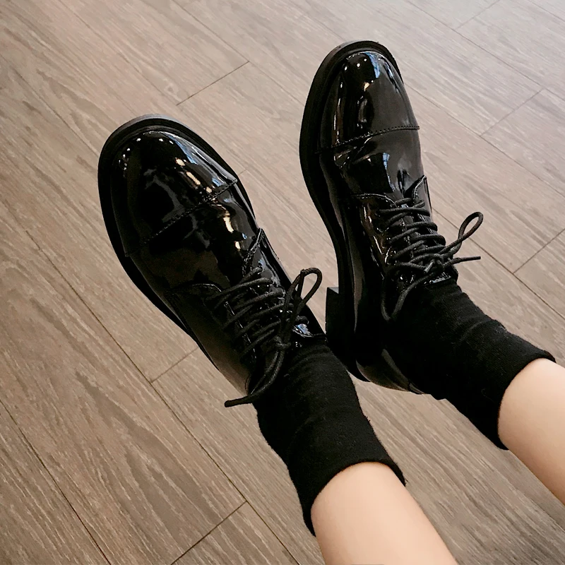 Новинка весны 2019 туфли из лакированной кожи в британском стиле на плоской