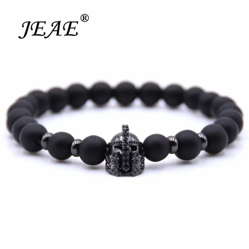 Мужской браслет черная матовая каменная бусина 8 мм золотой с фианитом из