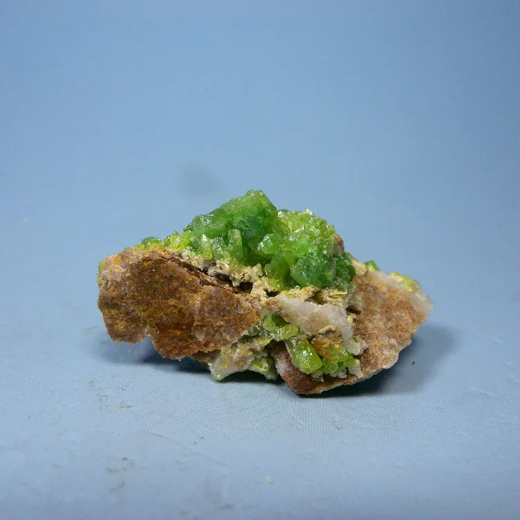 Природный минерал Pyromorphite природные минеральные кристаллы учебные образец