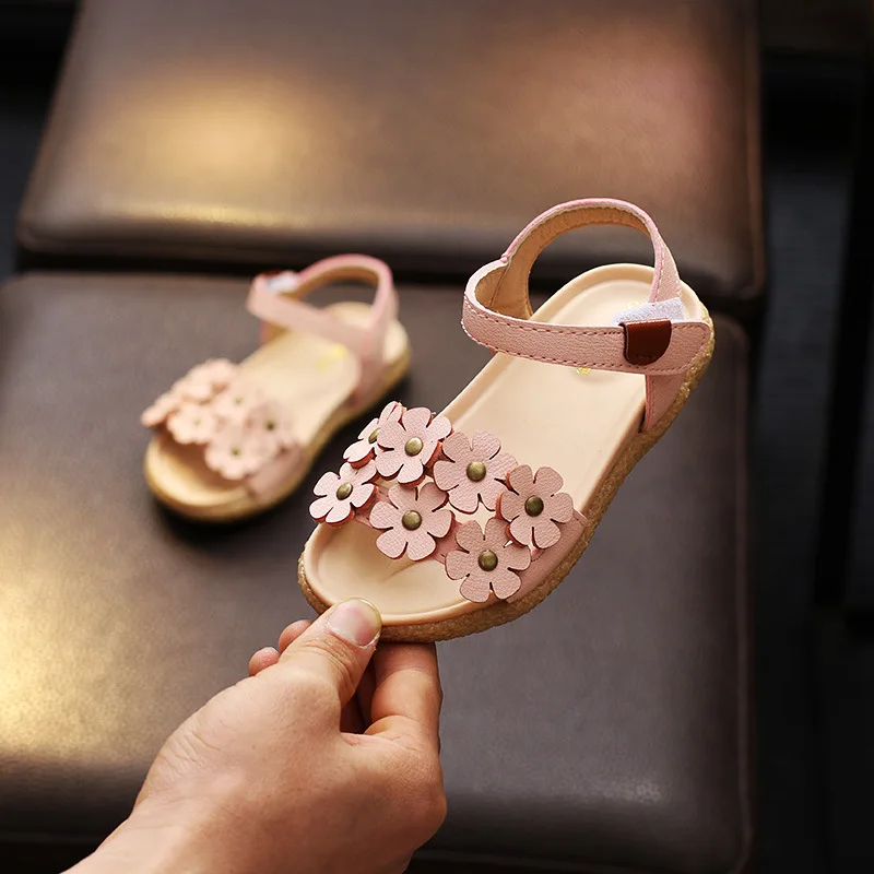 

2018 New Summer Children's Sandals Girls Cute Solid Color Floral Embellished Princess Shoes Children Soft Bottom Baby Shoes