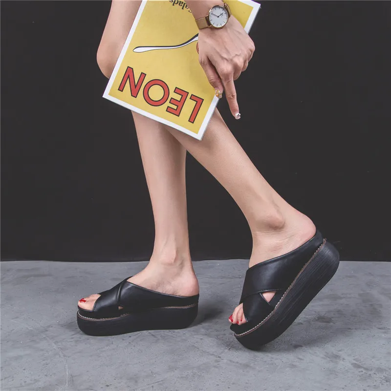 Женские шлепанцы из ПУ кожи сандалии на платформе пляжные тапочки мюли клоги