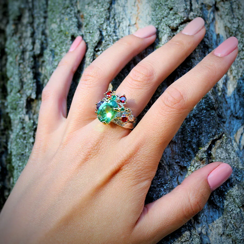 Большое овальное кольцо из кубического циркония оливина светло зеленые