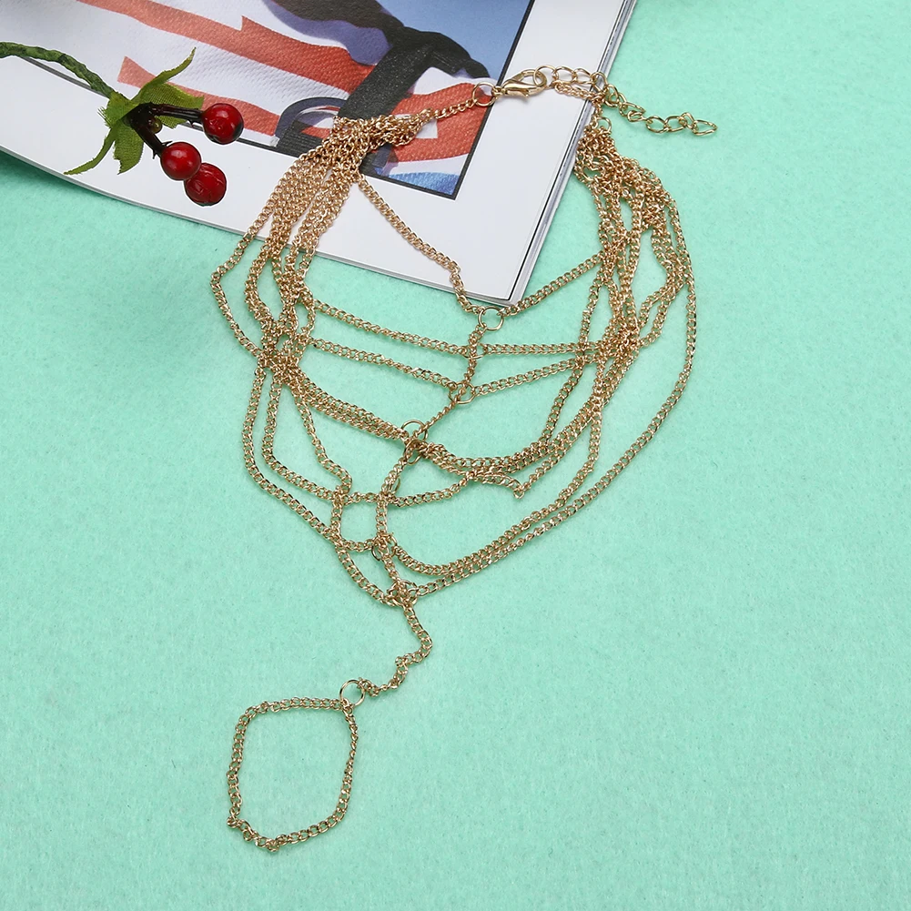 Женская обувь в уличном стиле полностью подходящая к любой одежде золотистого