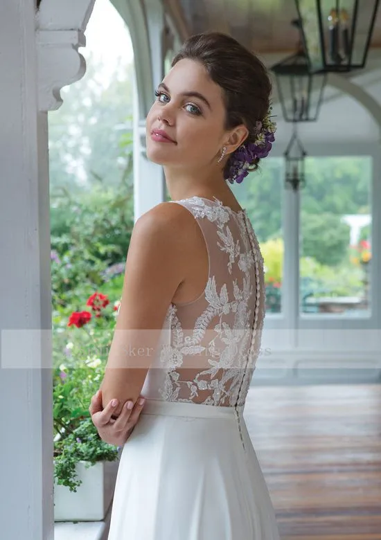 Шифоновое платье-трапеция с V-образным вырезом и бисером | Свадьбы торжества