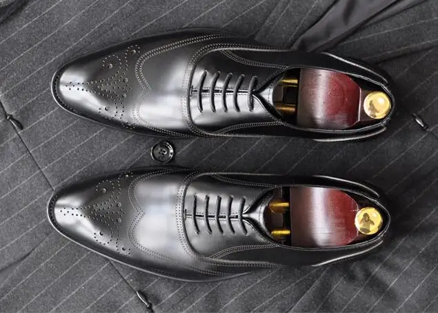 

leather long pointed men's business dress shoes Brogue carved men's shoes Oxford shoes wedding shoes