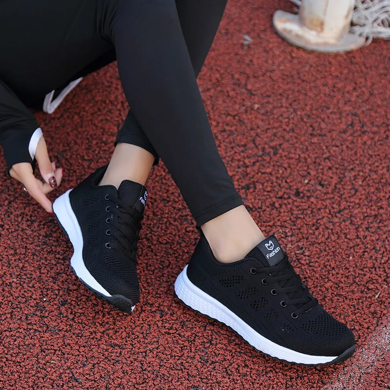 Женские кроссовки из сетчатого материала легкие для бега на весну и лето 2019