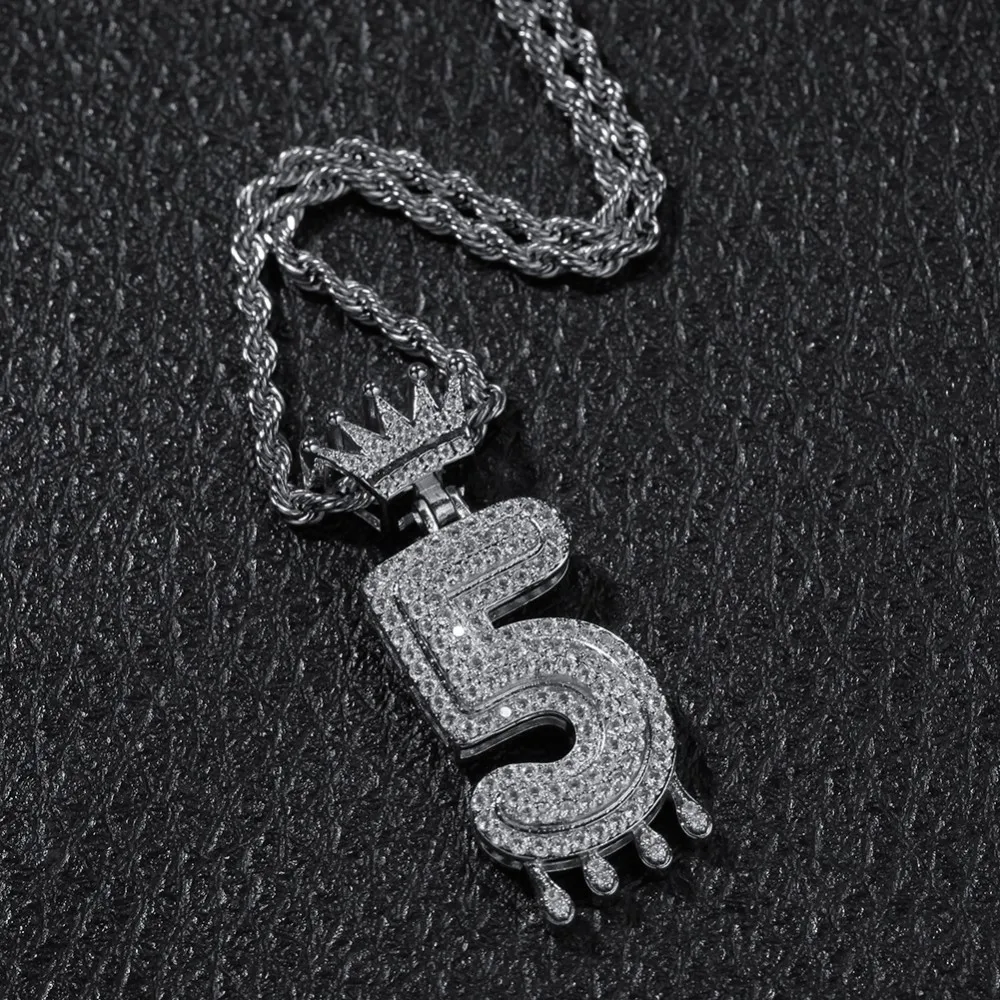 Ожерелье UWIN в стиле хип-хоп с короной и цифрами украшенное фианитом золотистая