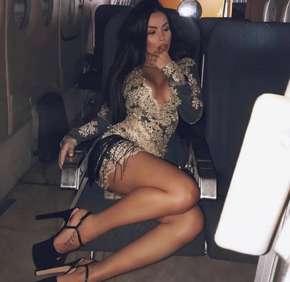 Платье с кисточками LOVE & LEMONADE Золотое кружевное платье глубоким треугольным