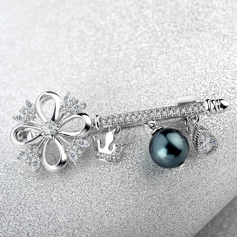 Модная 2018 Милая романтичная женская маленькая брошь в виде костюма с кристаллами