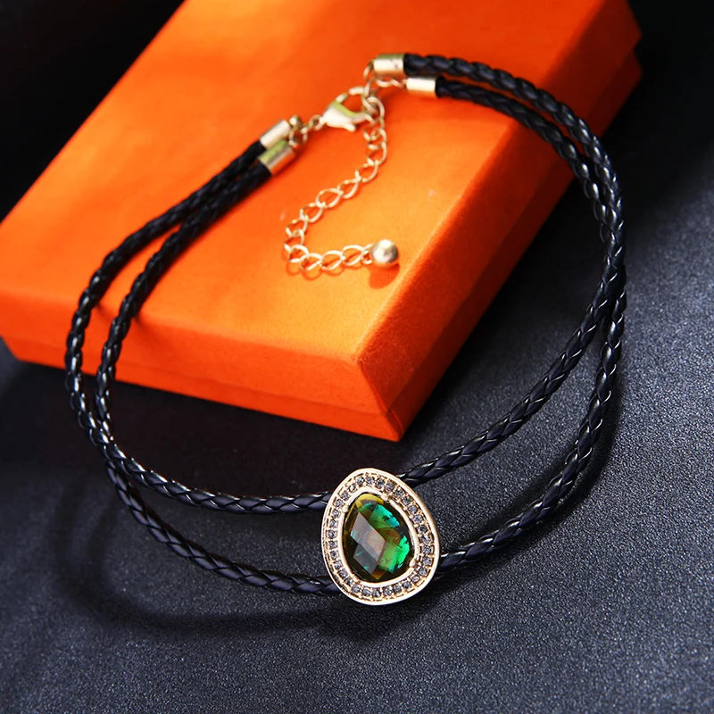 Женское Двухслойное колье KISS ME Черное и бежевое чокер из искусственной кожи с