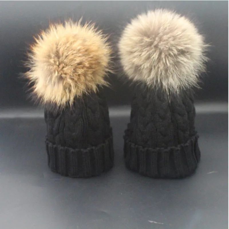 Женская вязаная шапка с помпоном из натурального меха енота помпоном|cap with pom