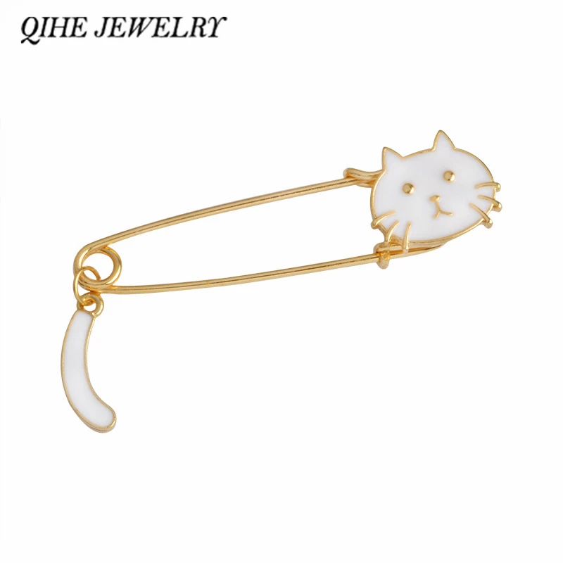 

QIHE JEWELRY Cute Black And White Cats Enamel Pins Collar Brooches Jeans Bag Decoration Women Jewelry