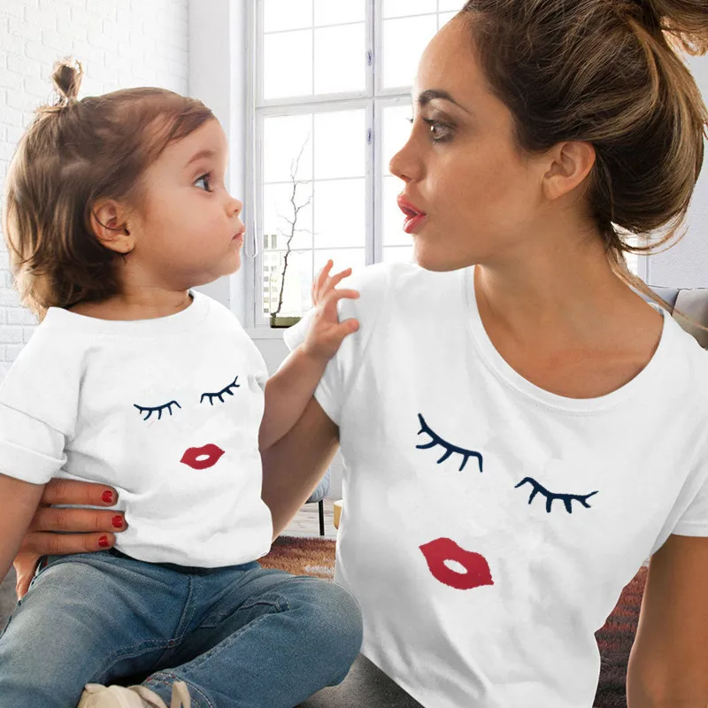 

Eye Lashes Red Lips Print Women and Kids T-shirt Funny Family Matching Clothes Summer Mother and Daughter Clothes Casual Tshirt