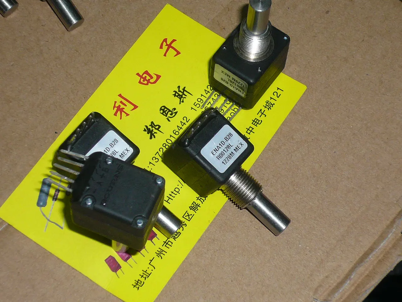 

BOURNS -A+B ENA1D-B28 R00128L 1228M MEX 5 line Optical Encoder switch