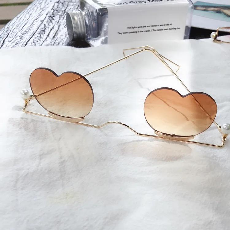 Новые женские градиентные солнцезащитные очки без оправы в форме сердца ретро