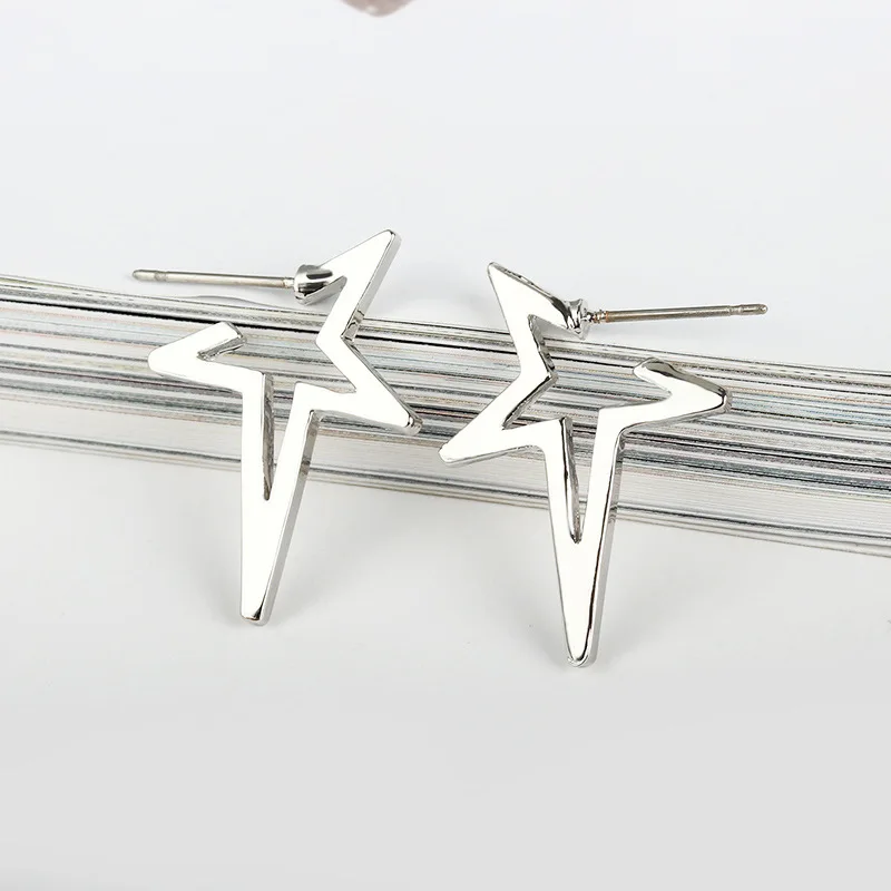 Модные открытые серьги гвоздики золотистого и черного цвета с серебряным