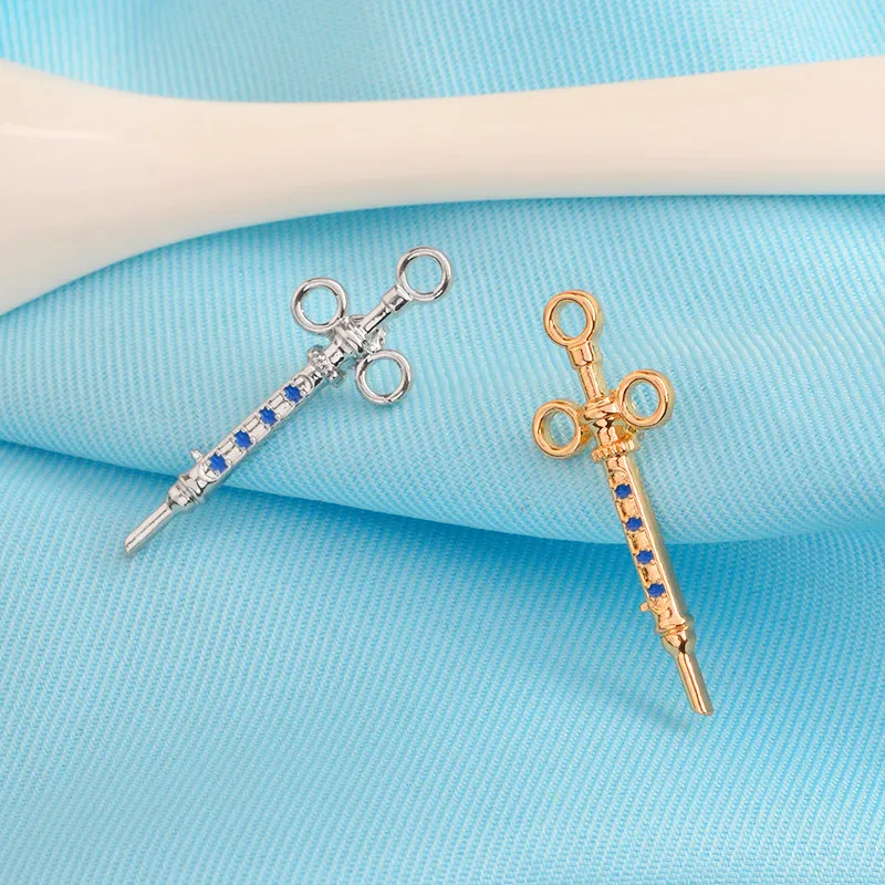 Брошь синяя эмалированная в виде шприца золото 2018 пробы медицинское ювелирное