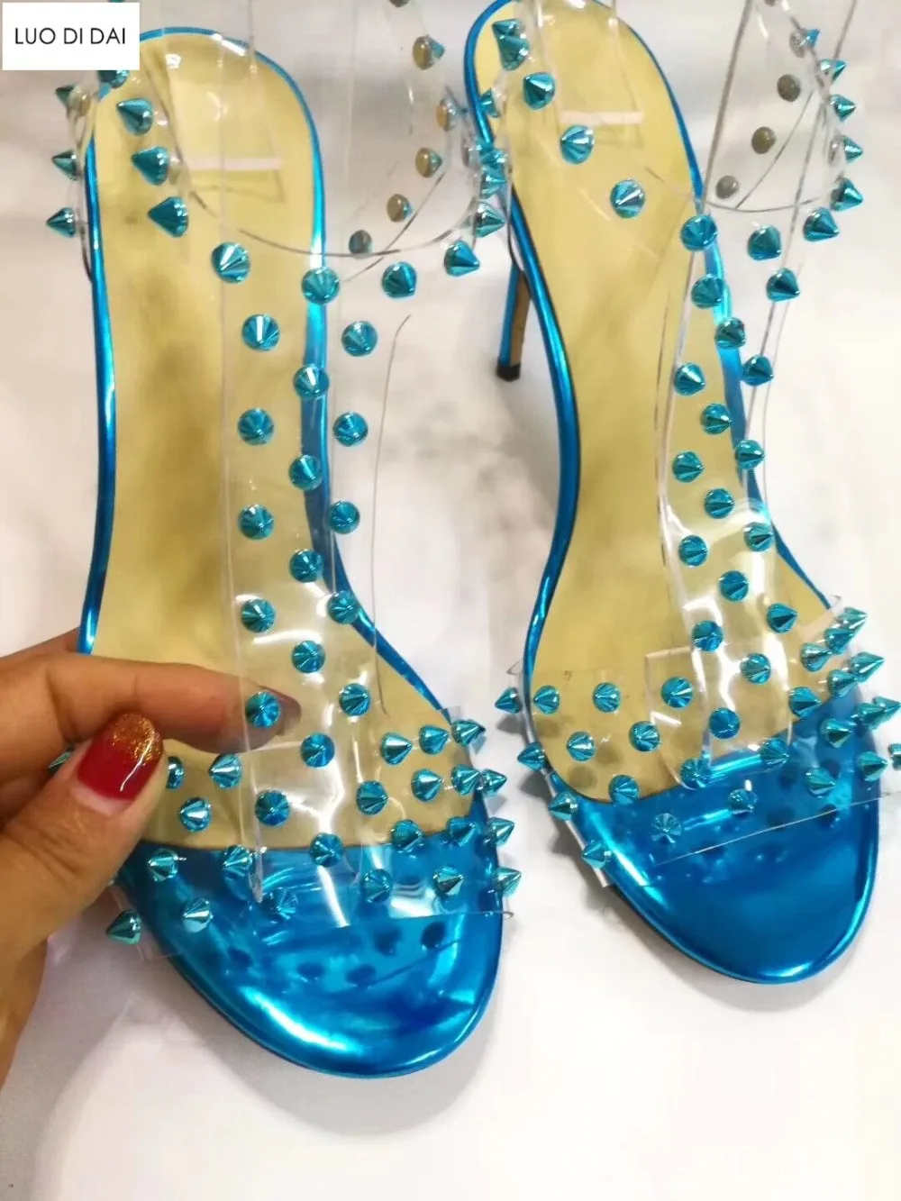 2020 Модные женские босоножки на шпильках Летние пикантные вечерние туфли из пвх