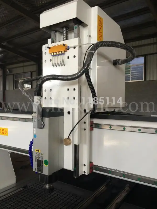 Ссылка LXM1325-A1 чпу вакуумный насос и деревянная дверь дизайн cnc router машина |