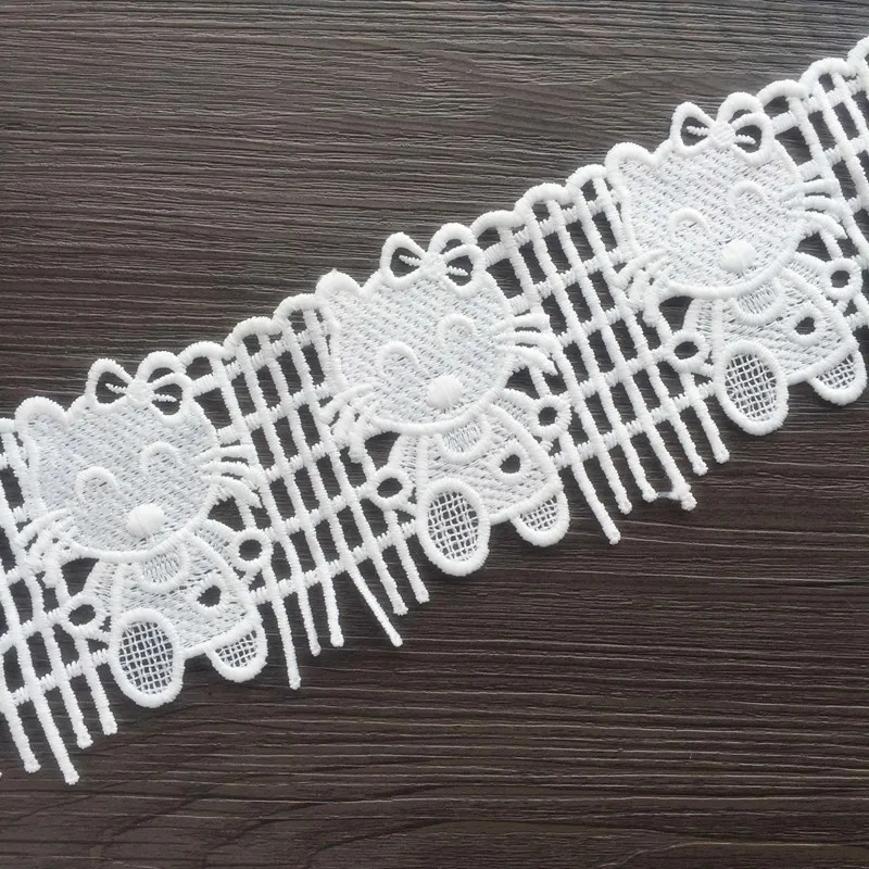 Изящная шелковая ткань с водяным наполнителем украшенная котенком аксессуары