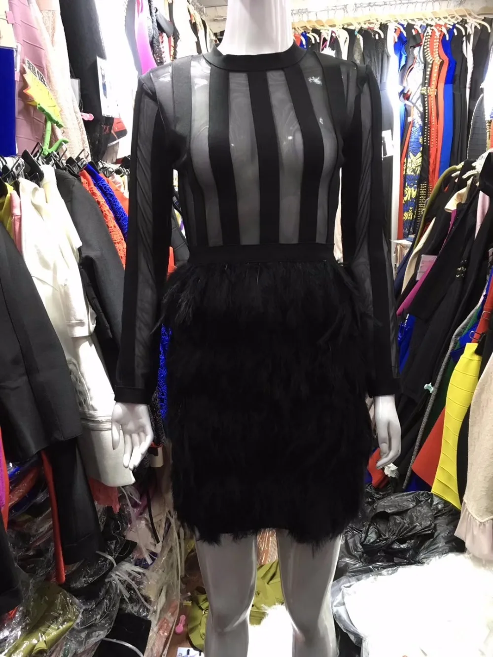 Женское кружевное платье с длинным рукавом белое черное вискозное Бандажное