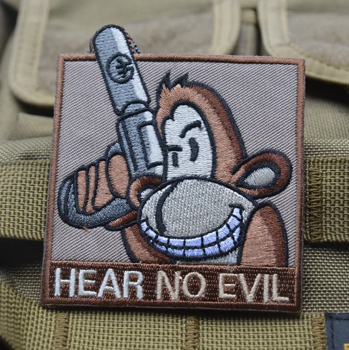 Слышу изображающим выражение &quotне вижу не слышу скажу&quot 3D Военная армейская