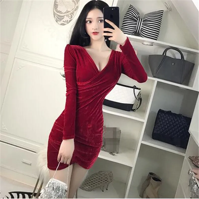 Женское бархатное платье с длинным рукавом золотистое облегающее сексуальное