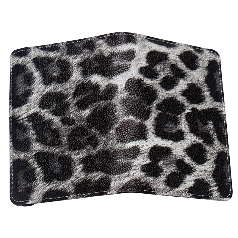 Обложка для паспорта с леопардовым рисунком бандажом со встроенным